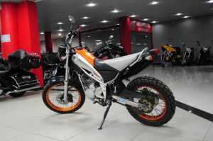 Информация о мотоцикле Yamaha XG250 Tricker: описание, технические характеристики.