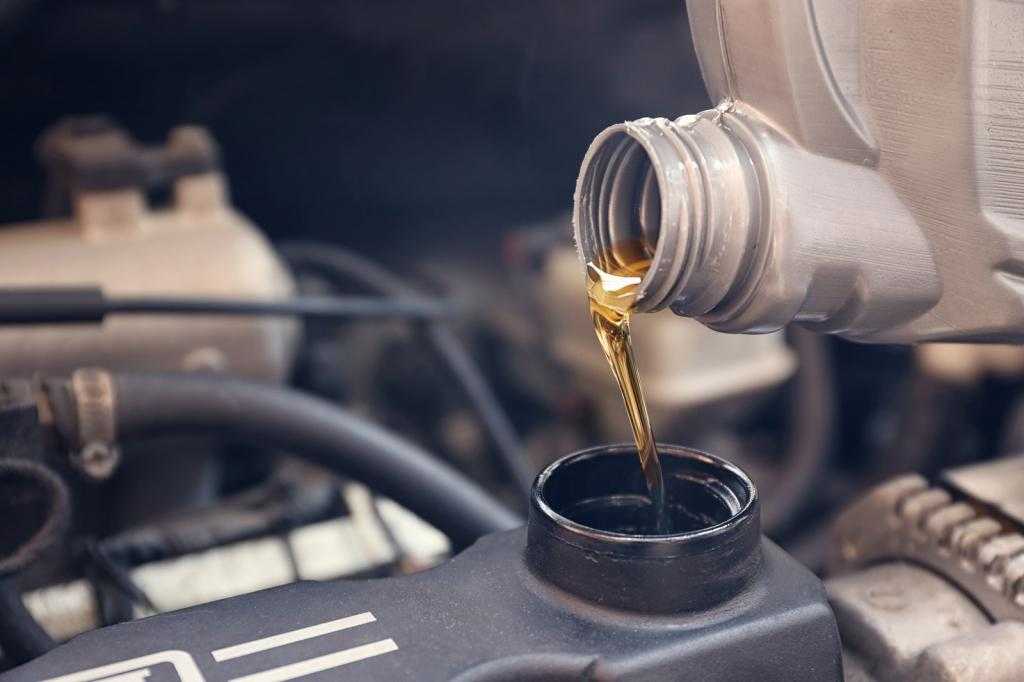 Моторное масло в двигатель