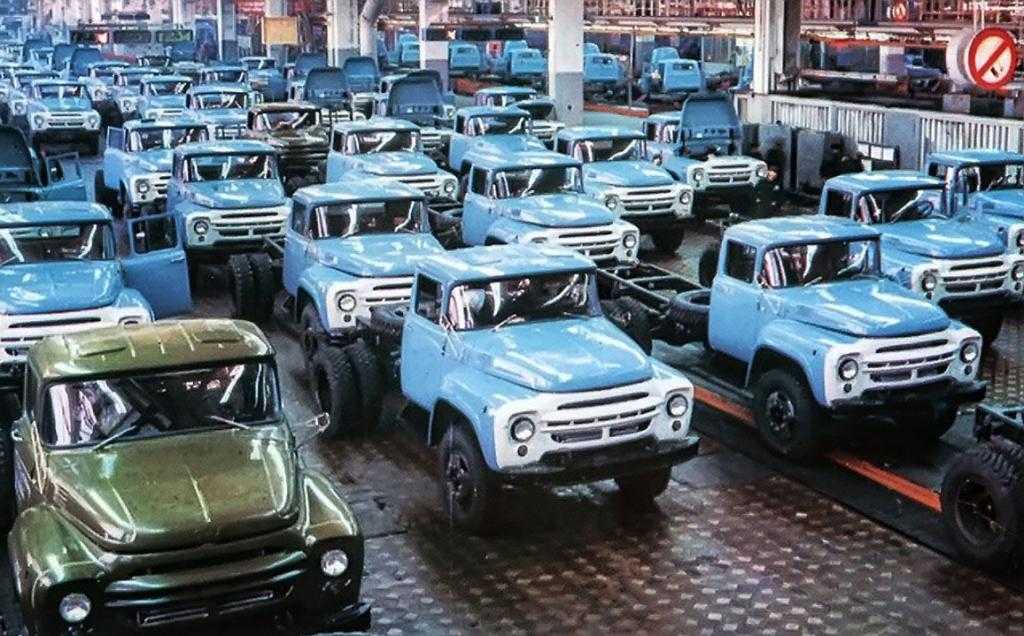 Завод, выпускающий грузовые автомобили марки ЗИЛ
