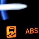Загорается лампочка ABS: основные причины и устранение неполадок