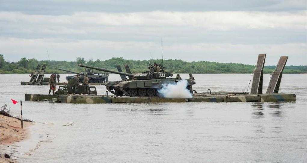 Инженерная переправа военной техники в РФ